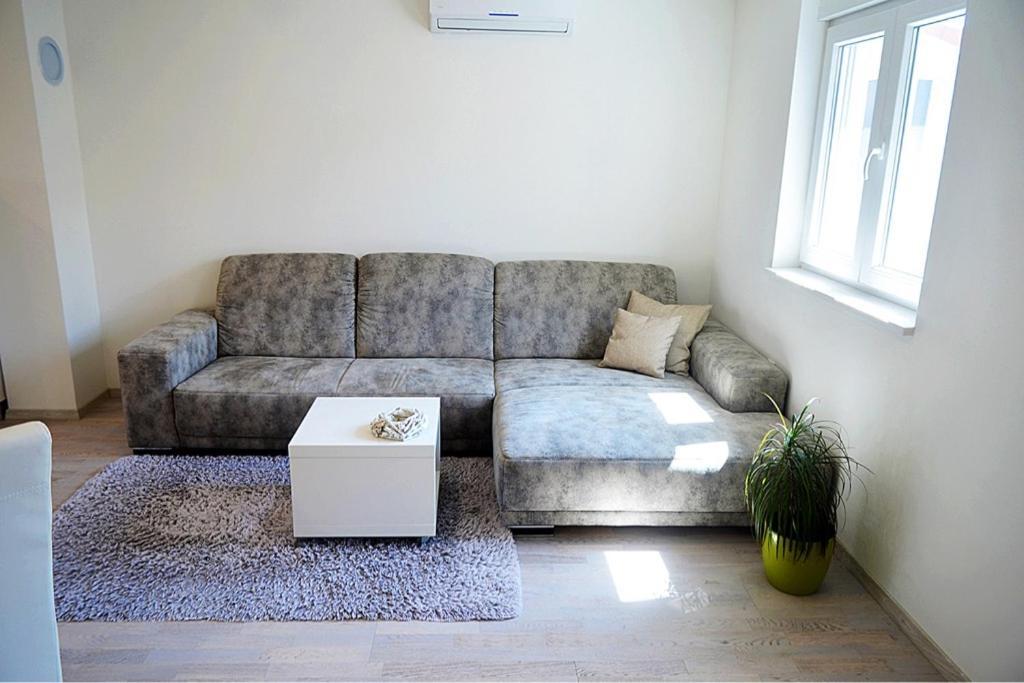 Ferienwohnung Leona Pula Exterior foto